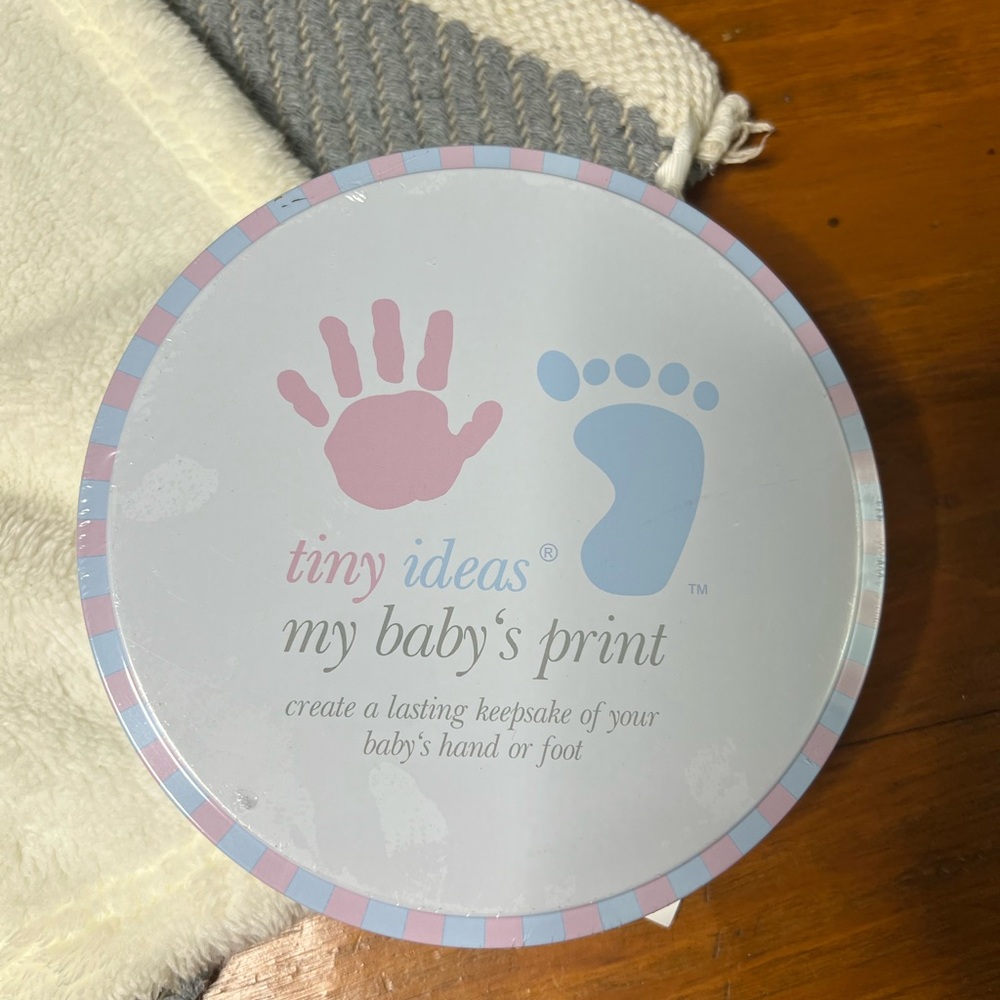 Baby's Print Kit with Cream Blanket - Picture 3 of 5